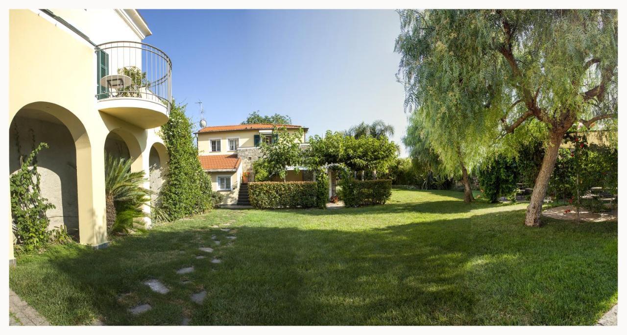 Casa Vacanze Nel Giardino Di Renzo Империя Экстерьер фото